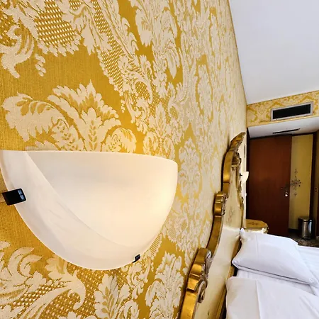 Canal Hotel