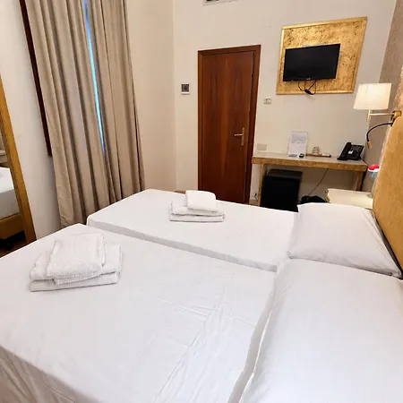 Canal Hotel