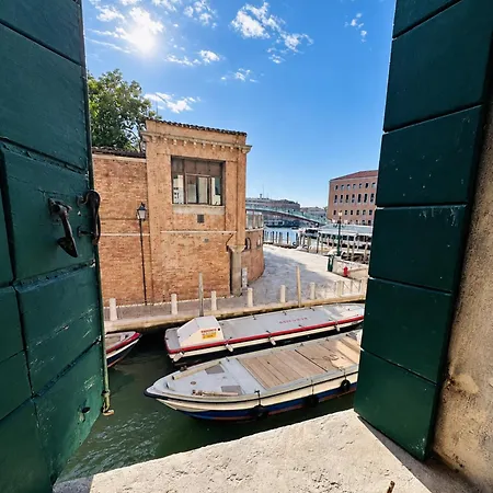 Canal Hotel