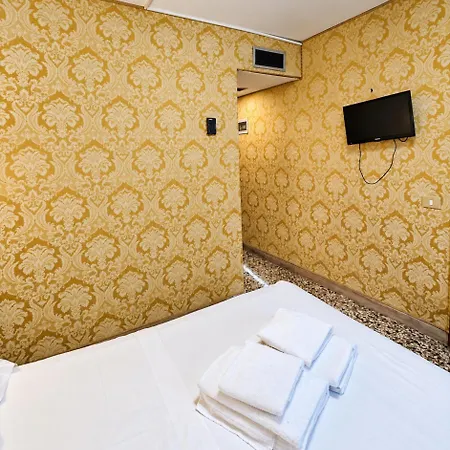 Canal Hotel